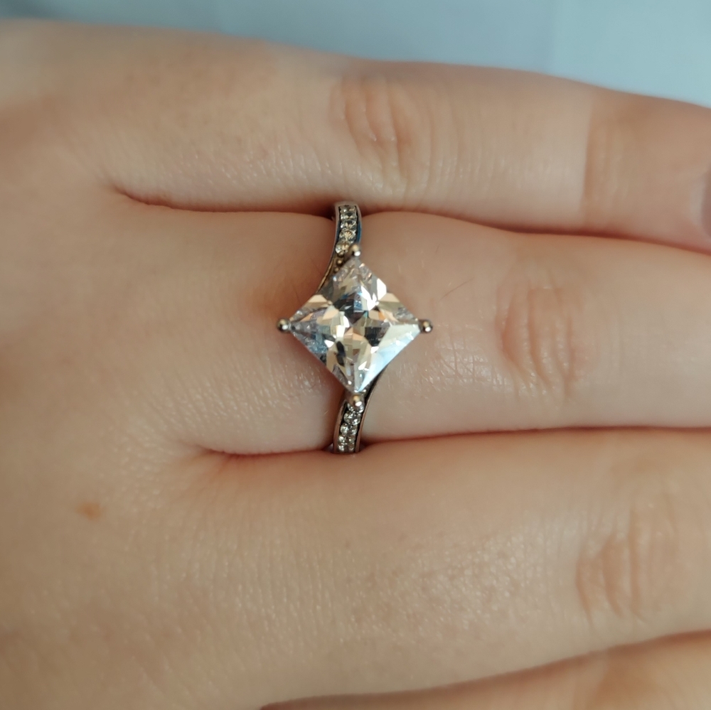 Diamond-Like Stone Engagement/Statement Ring 925